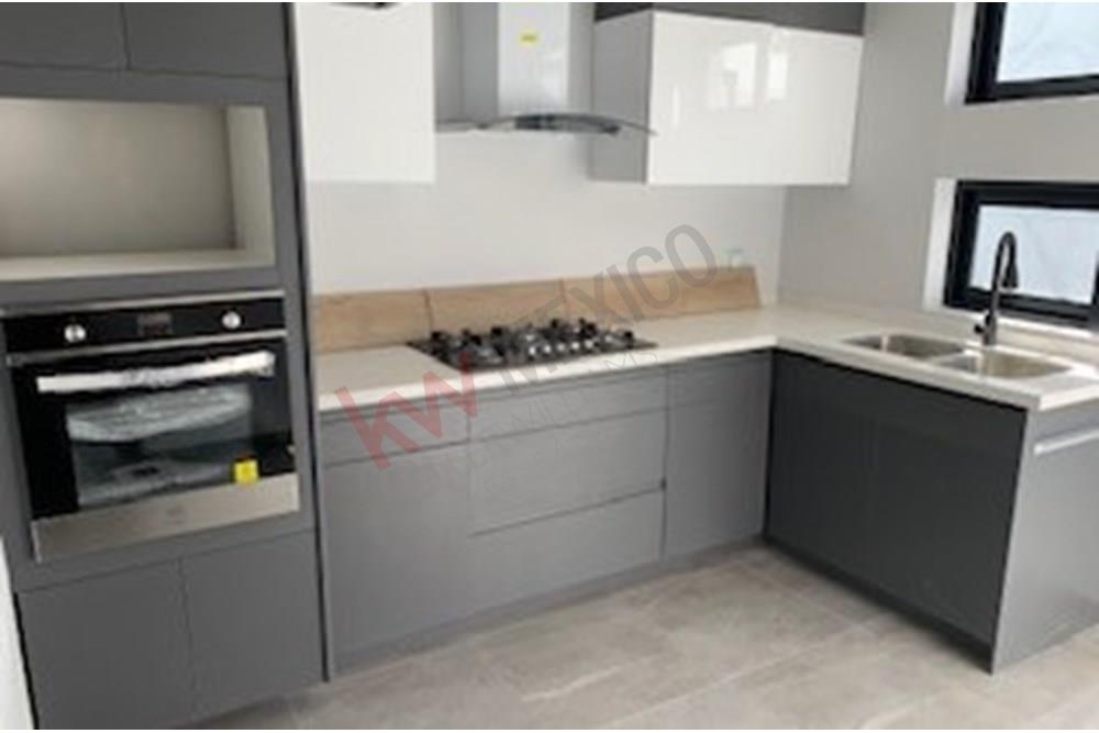 CASA RECIÉN REMODELADA, LISTA PARA ESTRENAR, MILENIO III, QUERETARO, RECAMARA EN PLANTA BAJA 253 m2.