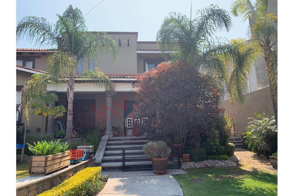 Casa en venta con 4 recámaras en Vista Real & Country Club, Corregidora, Querétaro.