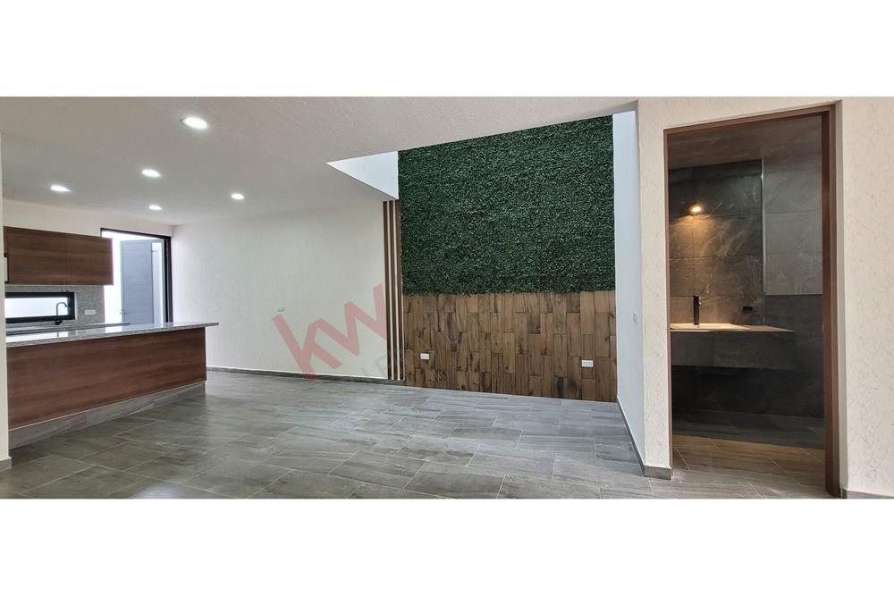 CASA EN RENTA A ESTRENAR|$14,500|DISEÑO UNICO|CIUDAD MADERAS RESIDENCIAL|QUERETARO|CON ROOF GARDEN