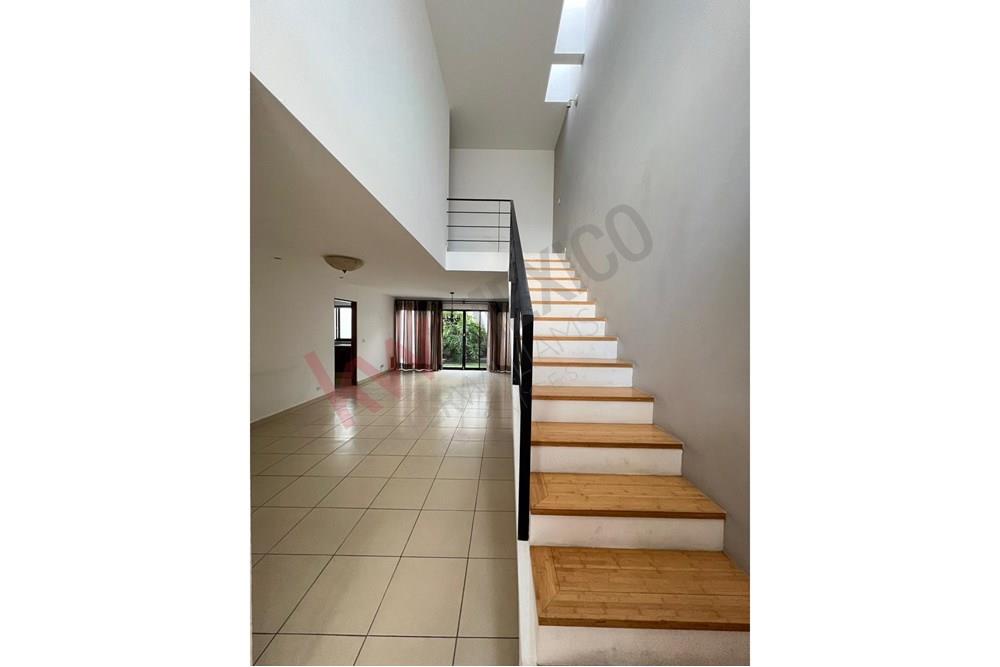 CASA EN RENTA EN EXCELENTE UBICACIÓN, HACIENDA JURIQUILLA