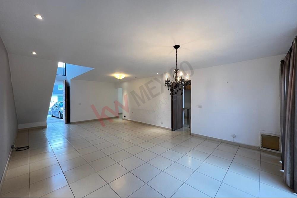 CASA EN RENTA EN EXCELENTE UBICACIÓN, HACIENDA JURIQUILLA