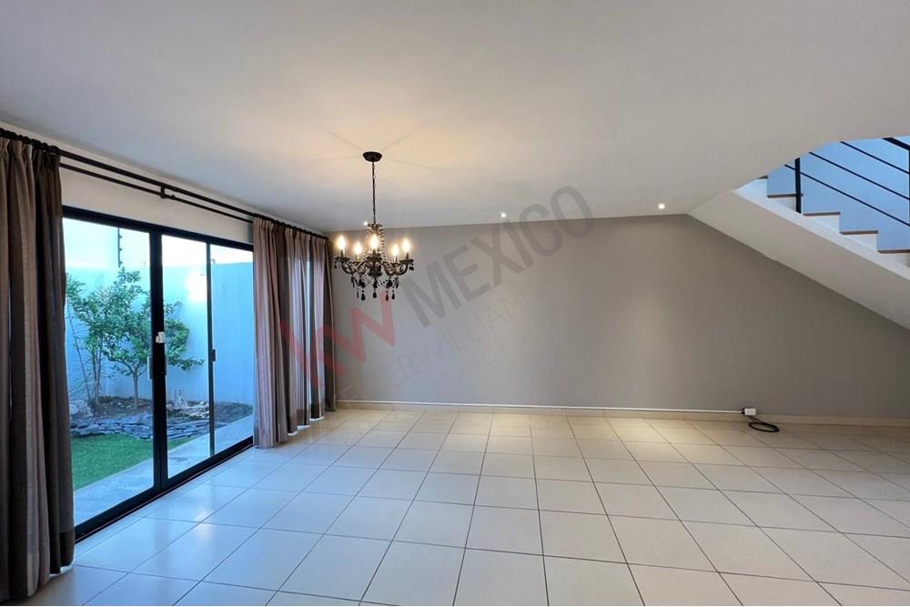 CASA EN RENTA EN EXCELENTE UBICACIÓN, HACIENDA JURIQUILLA