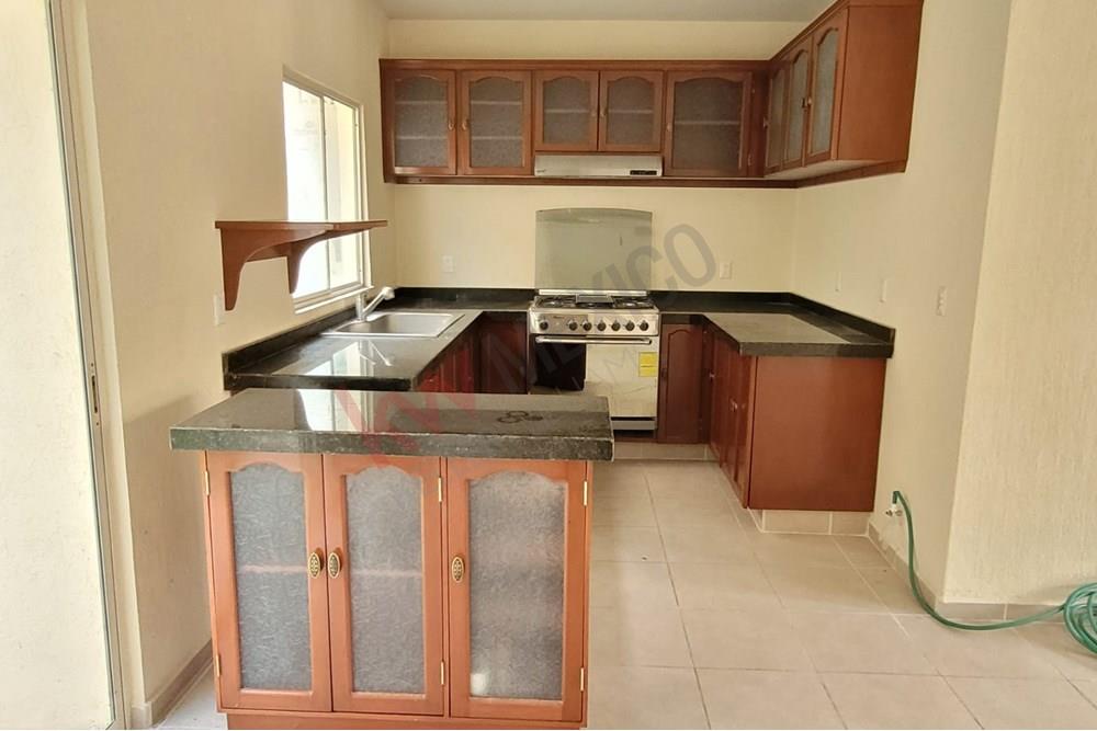 RENTO CASA EN ALTA CALIFORNIA DENTRO DE COTO, TLAJOMULCO DE ZÚÑIGA, JALISCO.