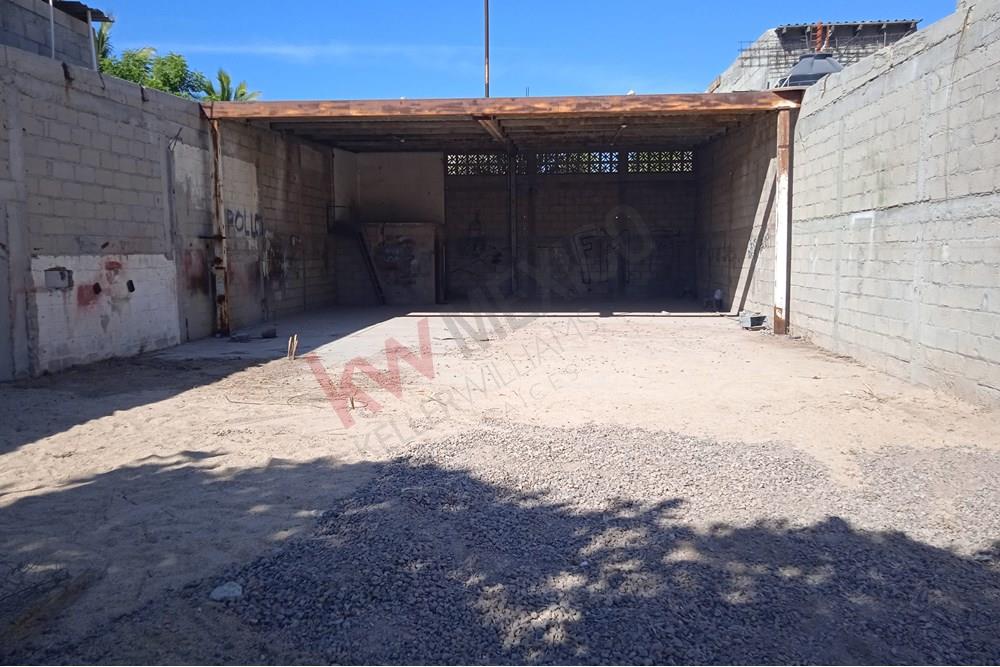Terreno en venta en La Paz BCS pegado a Bellavista, a una cuadra de Alta tensión y  muy cerca de Colosio