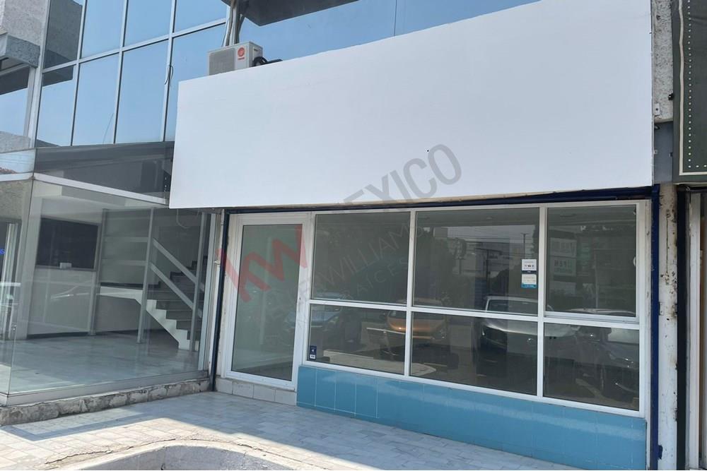 Local en Renta muy bien ubicado en plaza comercial Seuz en jardines de la hacienda