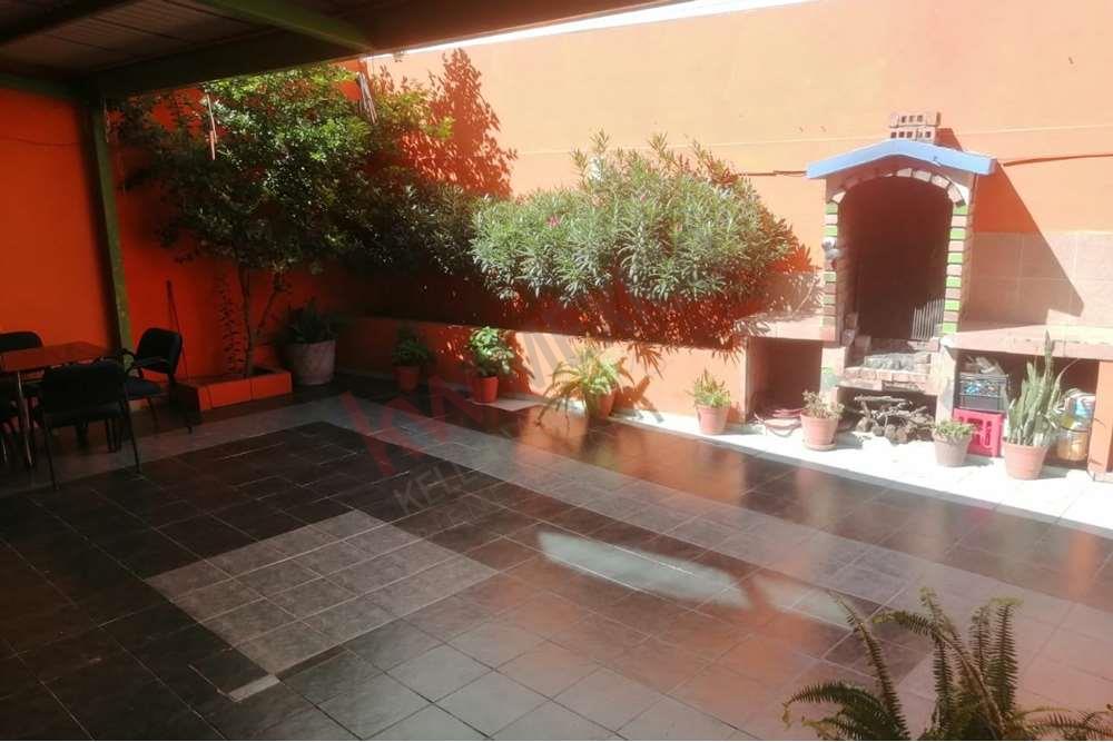 Casa en Venta Cumbres 2do sector, con Excelente ubicación a dos cuadras de Av. Leones