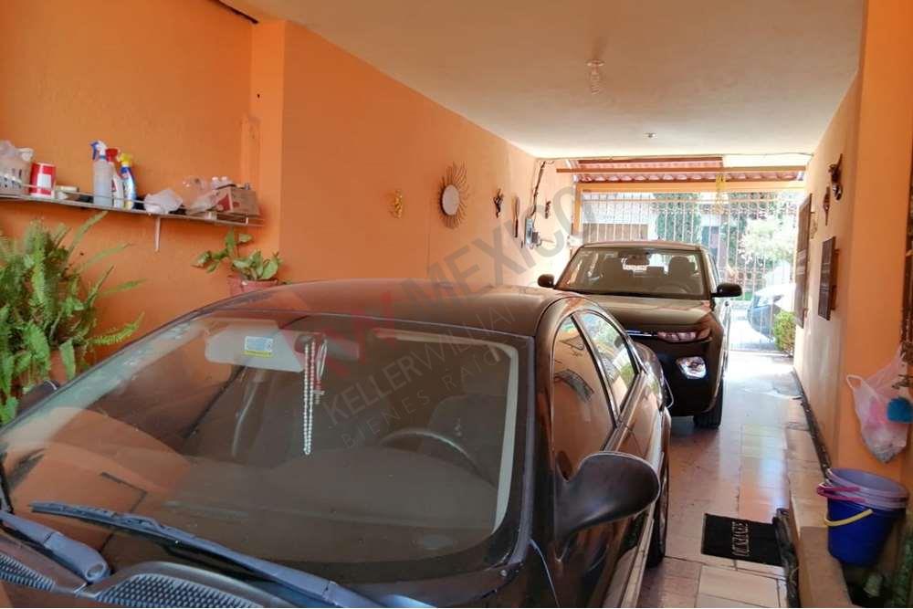 Casa en Venta Cumbres 2do sector, con Excelente ubicación a dos cuadras de Av. Leones