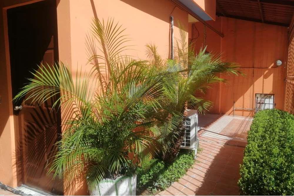 Casa en Venta Cumbres 2do sector, con Excelente ubicación a dos cuadras de Av. Leones