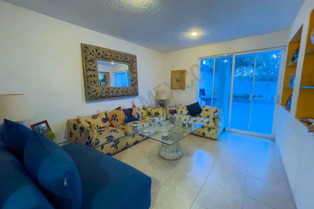 Acogedora Casa en Venta en Colinas del Cimatario: Ubicación Privilegiada en Querétaro