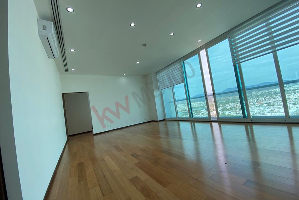 PENTHOUSE DE 290M2 EN VENTA, JURIQUILLA TOWERS!