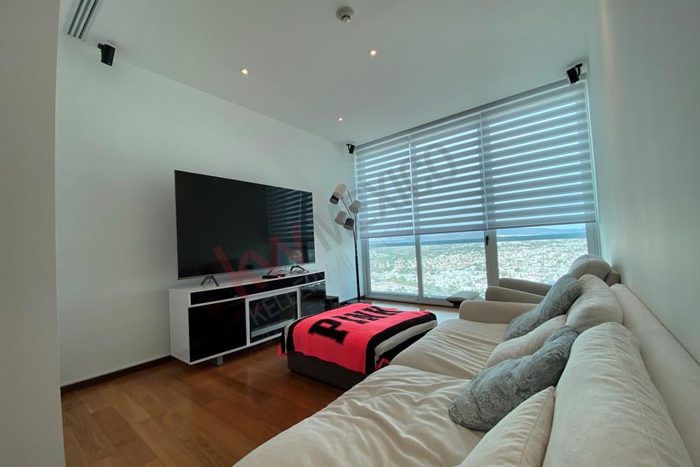 PENTHOUSE DE 290M2 EN VENTA, JURIQUILLA TOWERS!