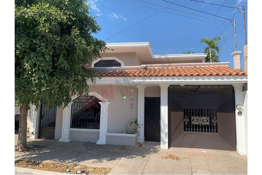 Casa de 4 Recamaras, una en Planta Baja Col. Sinaloa