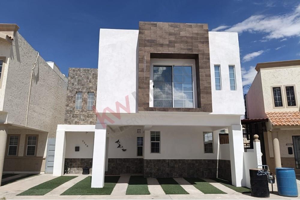 AMPLIA CASA EN VENTA EN CANTO DE VERONA I TOTALMENTE EQUIPADA Y AMUEBLADA EN CD JUAREZ