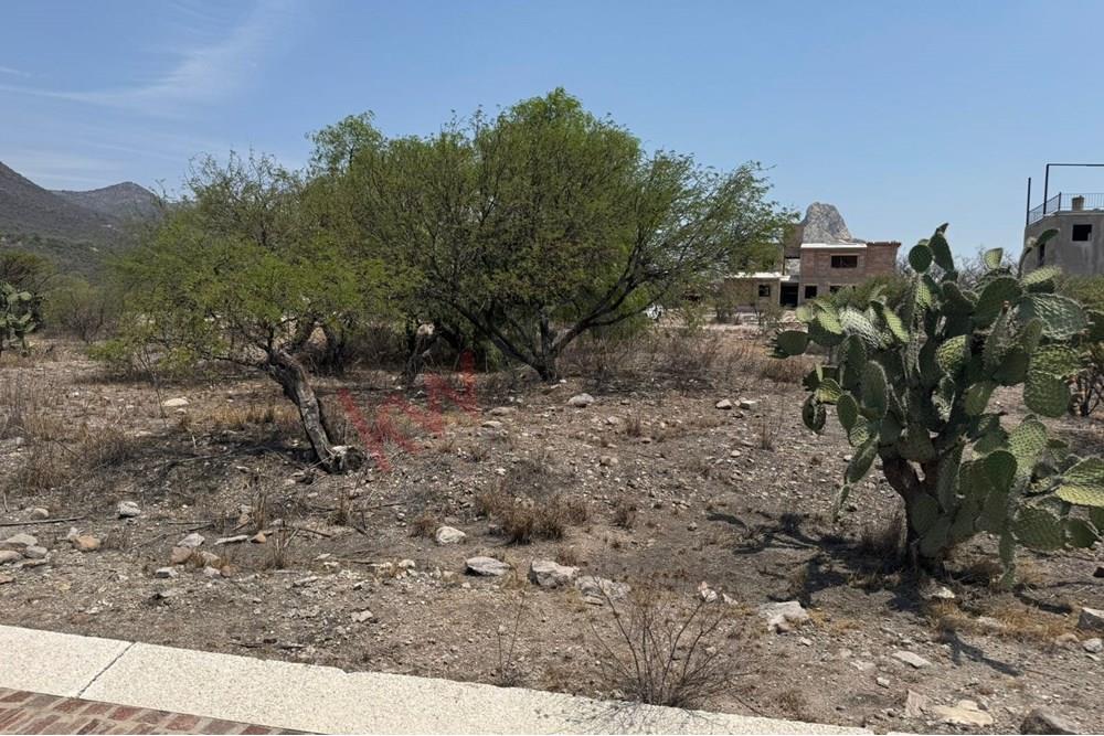 Venta de terreno plano en exclusivo fraccionamiento a la entrada de Bernal