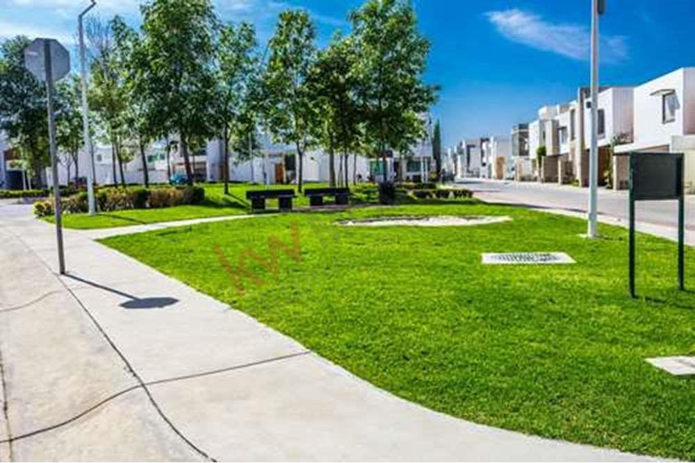 Terreno en venta  frente área verde  Horizontes ll $2,300,992