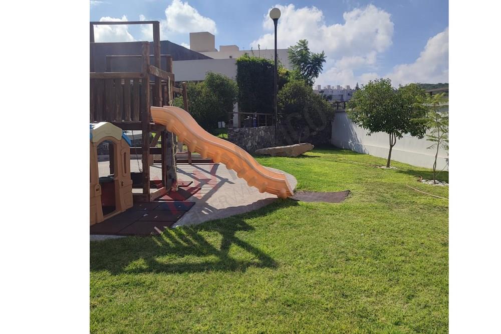 Casa en venta en privada con amenidades en Residencial del Parque $2,990,000.00