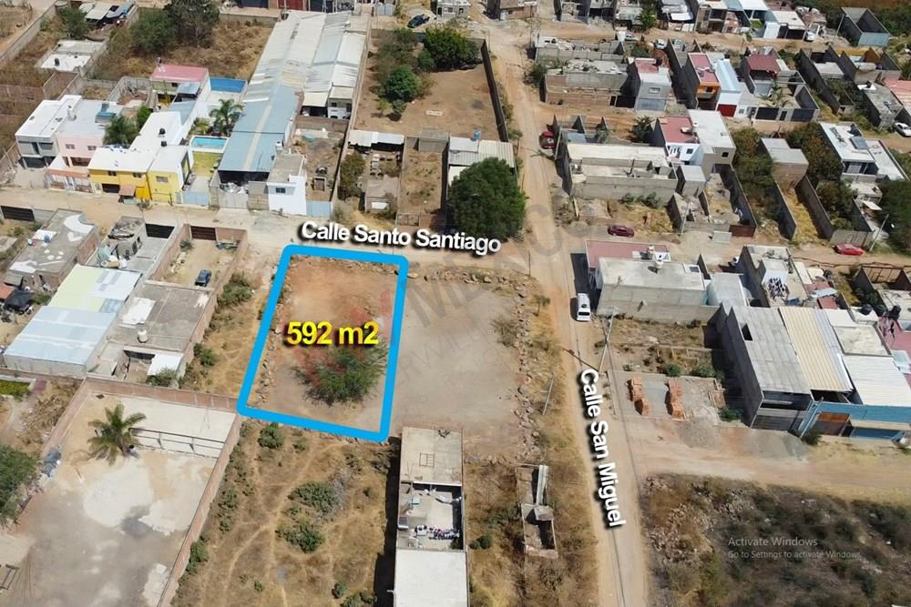 AMPLIO TERRENO MUY CERCA DE LA UNIVERSIDAD DE GUADALAJARA