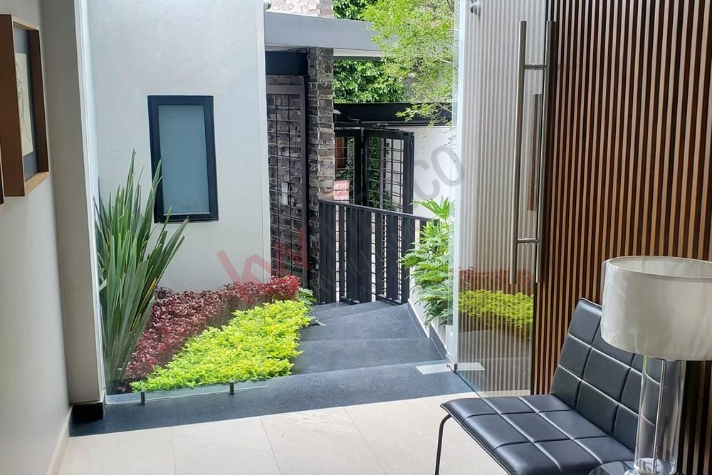 Hermoso Departamento en Renta junto al Parque de los Colomos 2! Completamente Nuevo y Moderno