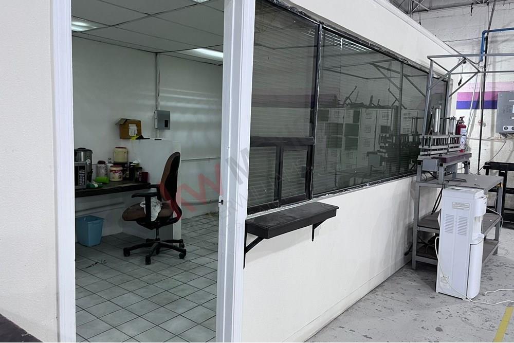 Bodega en renta para uso comercial o industrial con anden para trailer en cd Juarez