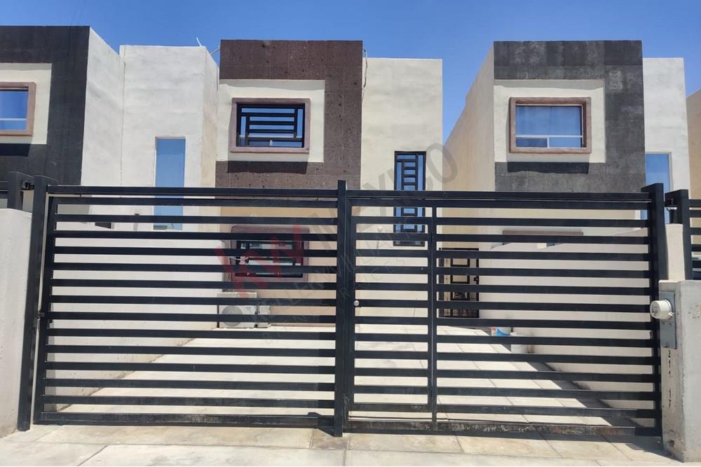 Casa en Renta con recámara en planta baja en Paseo de las Lilas