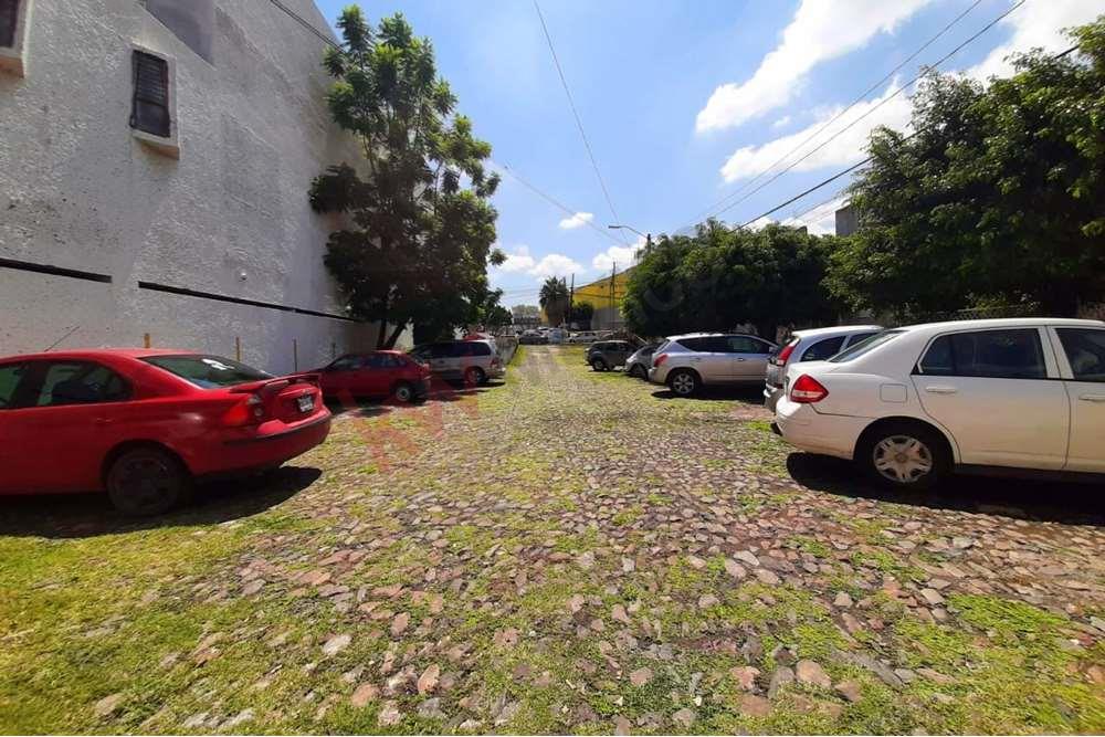 CASA EN VENTA DE UN PISO en ZONA CENTRICA