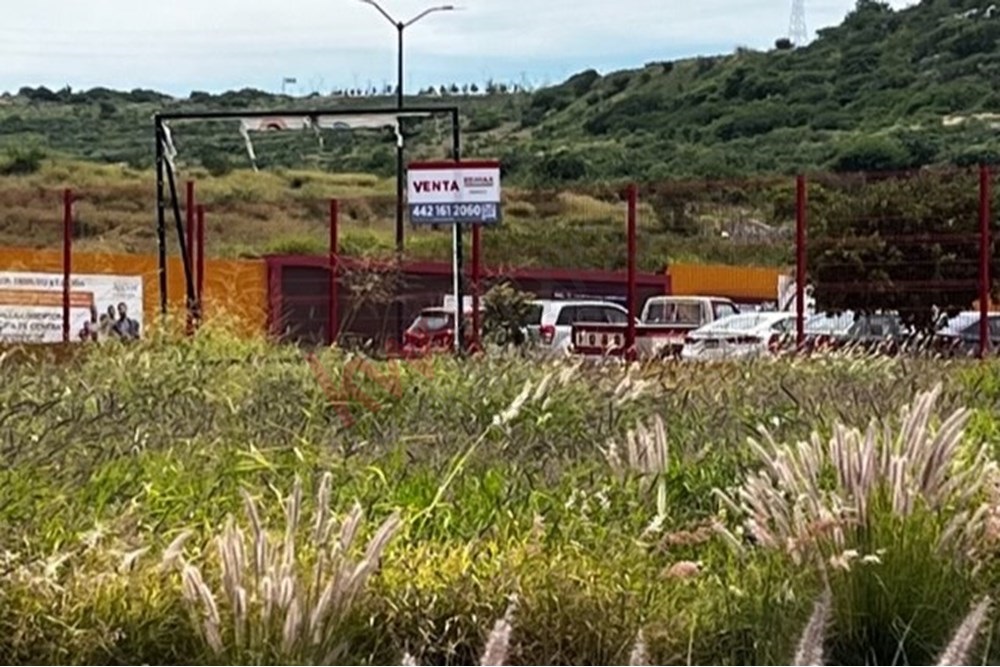 Oportunidad Inmejorable de Inversión! Terreno con Uso de Suelo Mixto en Corregidora