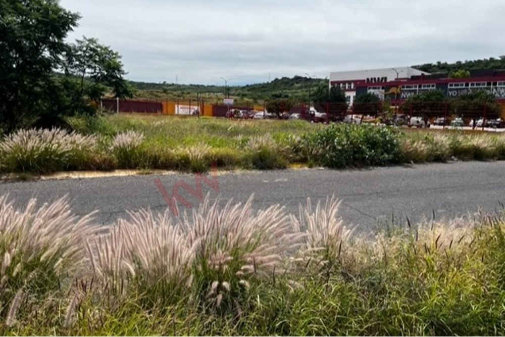 Oportunidad Inmejorable de Inversión! Terreno con Uso de Suelo Mixto en Corregidora