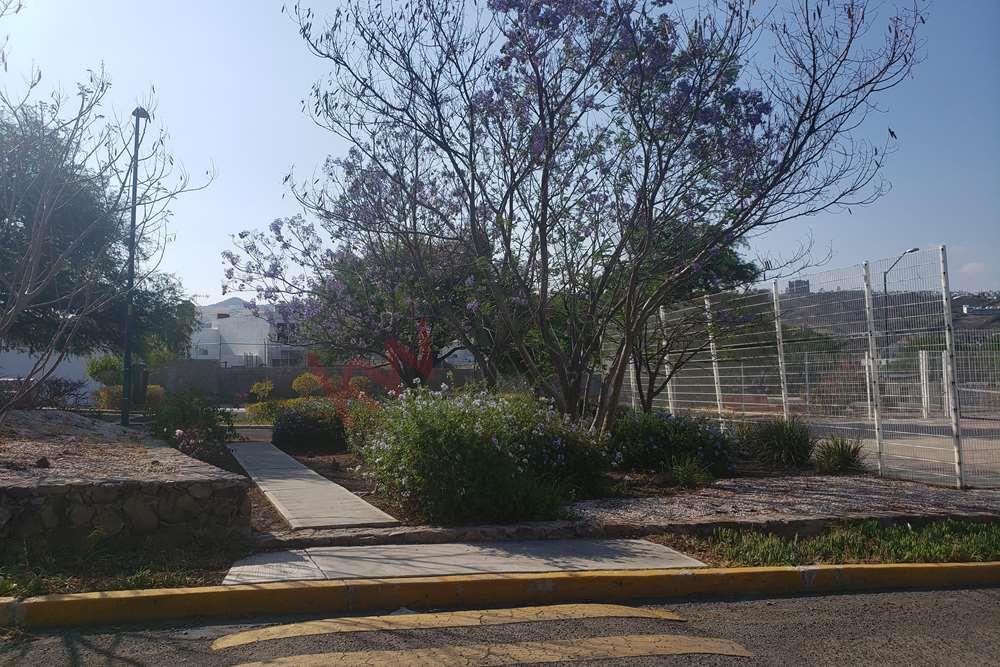 Preventa de lotes residenciales con servicios a pie de lote, en Corregidora, Querétaro.