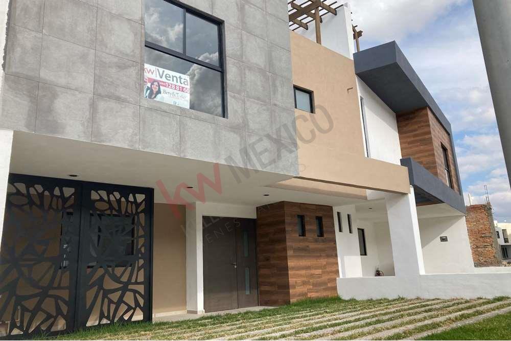 Casas en venta en Campo Azul, dentro de privada con acceso controlado y seguridad $2,400,000.00