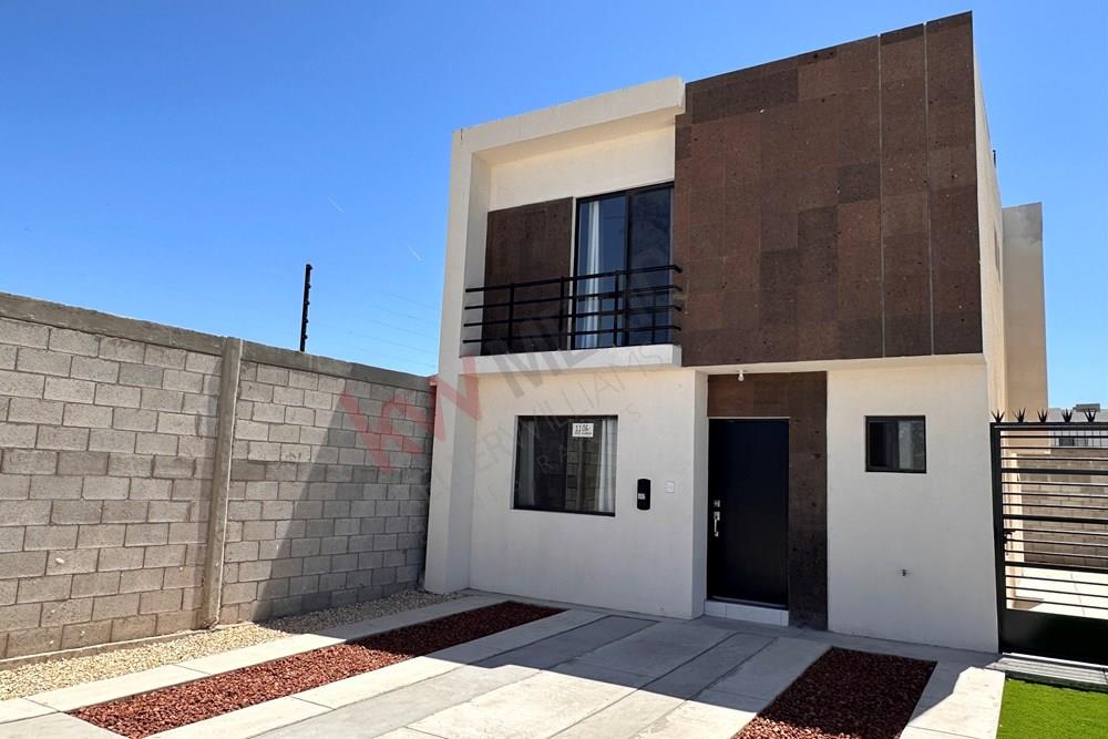 CASA EN RENTA EN CIUDAD JUAREZ CHIHUAHUA. EN EL MEJOR SECTOR DE CD JUAREZ , CASA EN ESQUINA SEMI AMUEBLADA.