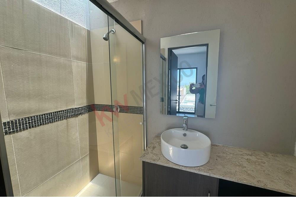 GRAN OPORTUDIDAD HERMOSA CASA EN VENTA EN LOMAS DE JURIQUILLA