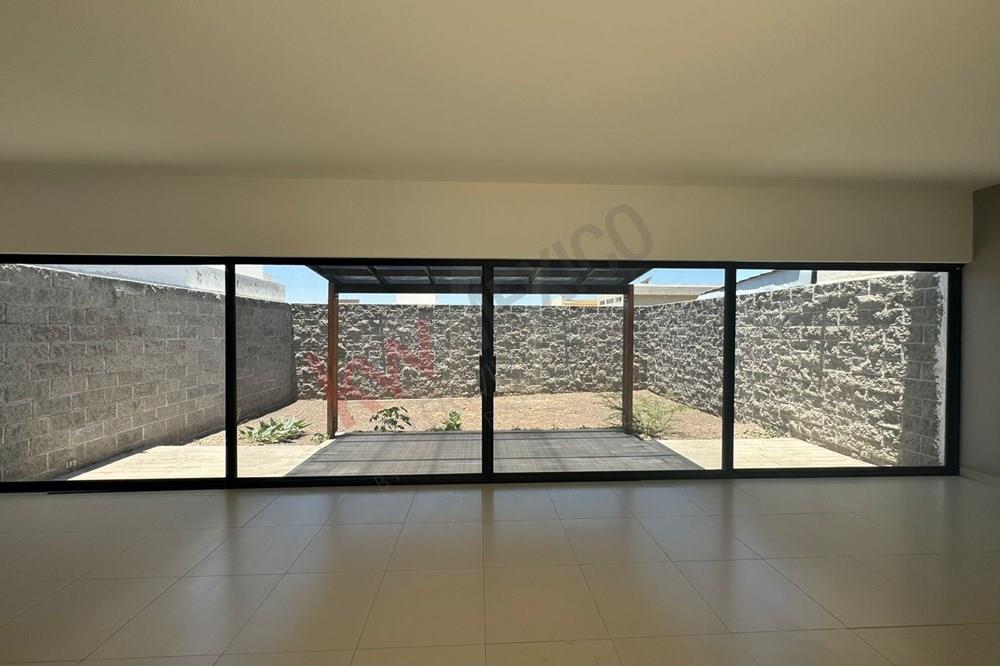 GRAN OPORTUDIDAD HERMOSA CASA EN VENTA EN LOMAS DE JURIQUILLA