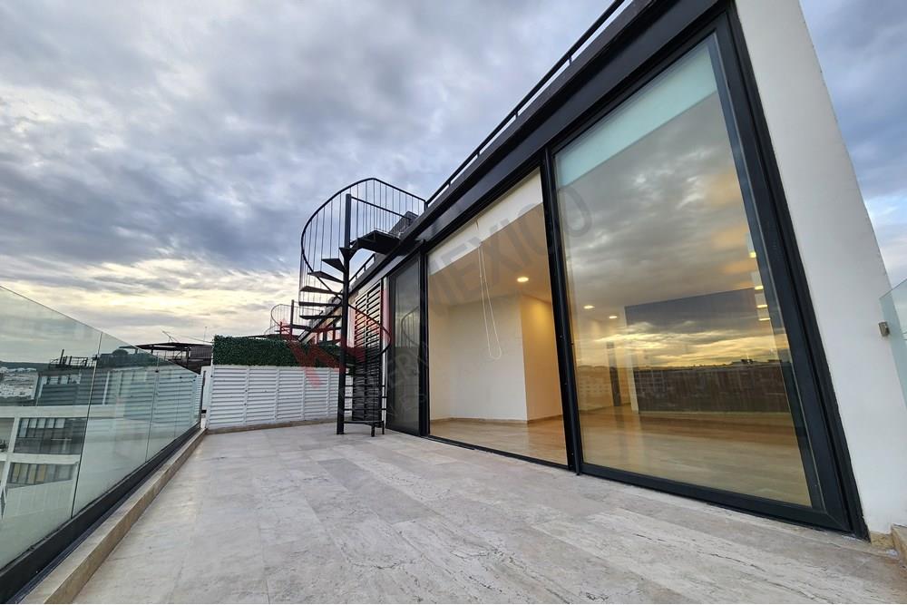 Penthouse frente al campo de golf en Zibatá, Querétaro.