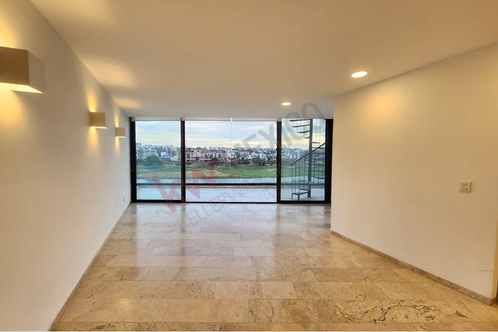 Penthouse frente al campo de golf en Zibatá, Querétaro.