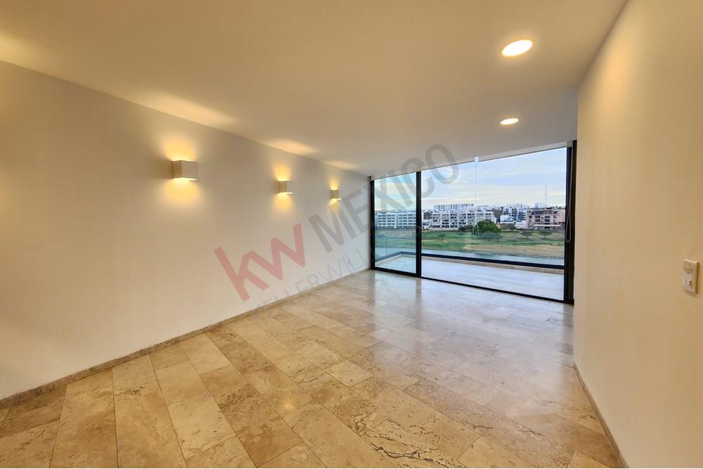Penthouse frente al campo de golf en Zibatá, Querétaro.