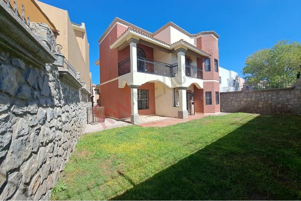 CASA EN RENTA EN LOS CIPRES