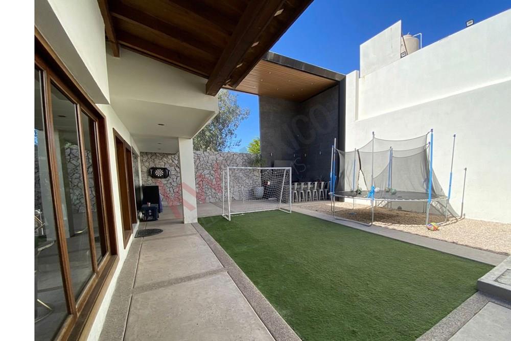 Casa en venta en Raquet Club, al poniente de Hermosillo