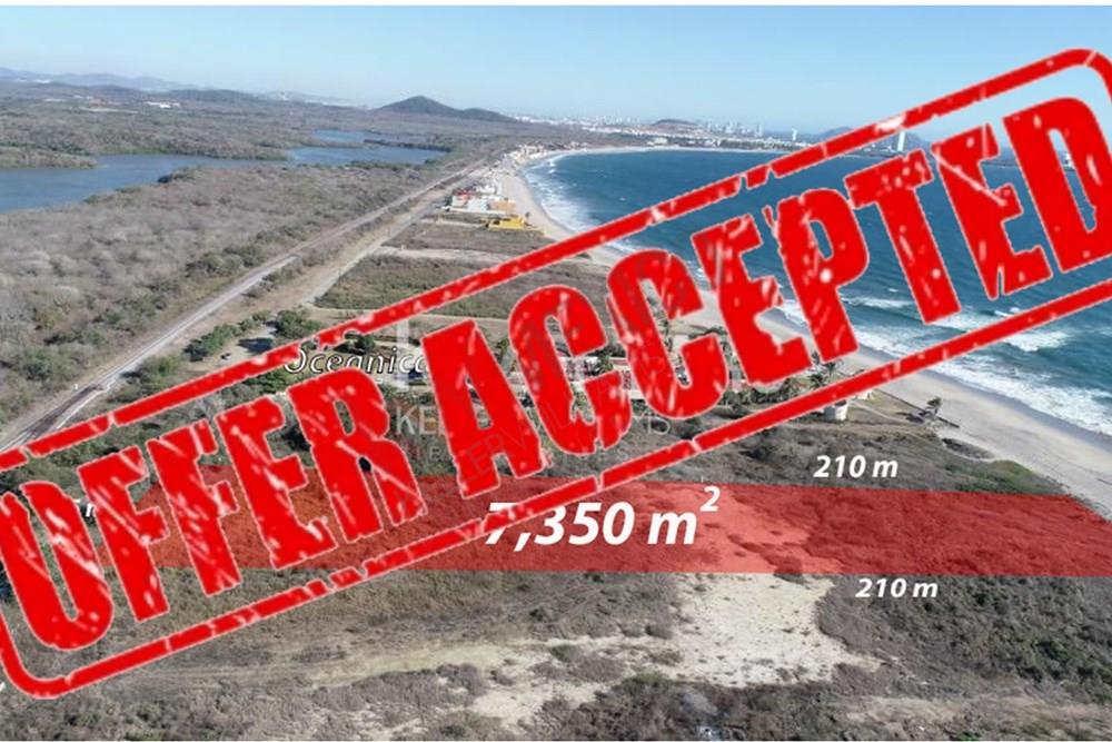 Land for sale beachfront in el Delfin