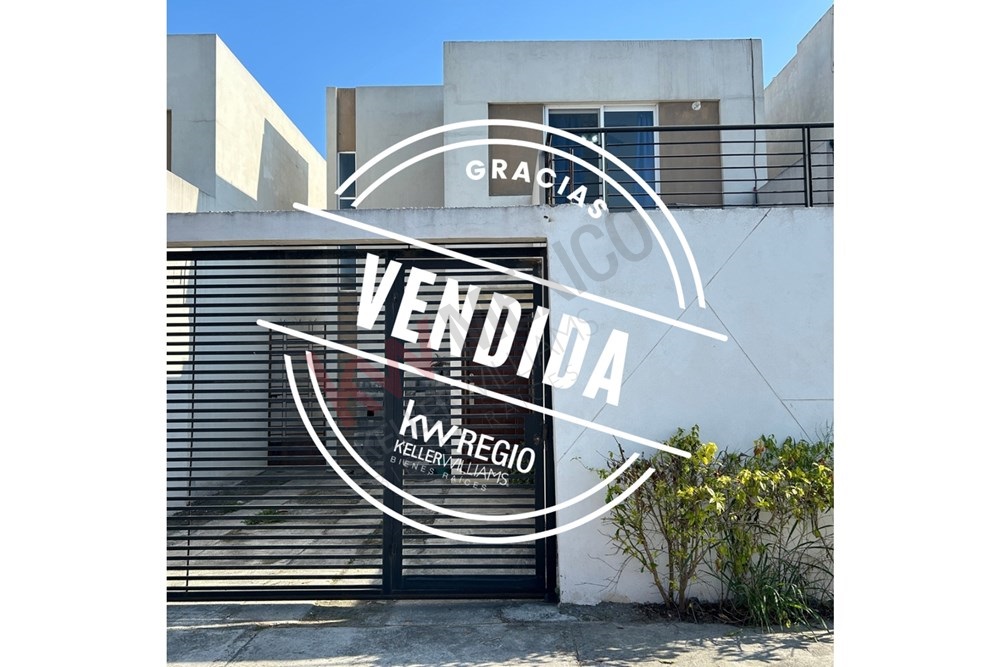 CASA EN VENTA PRIVADA PASEO NOGALES SANTA ROSA CON RECAMARA EN PLANTA BAJA