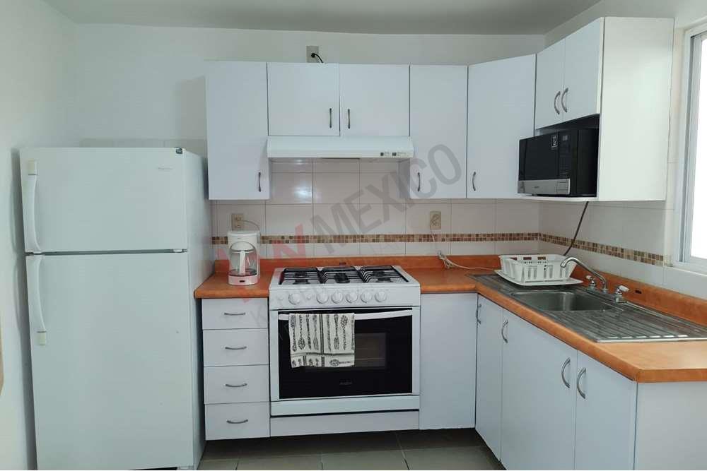 CASA AMUEBLADA Y EQUIPADA EN RENTA DENTRO DE PRIVADA CLAUSTROS DEL CAMPESTRE / CORREGIDORA / QUERETARO