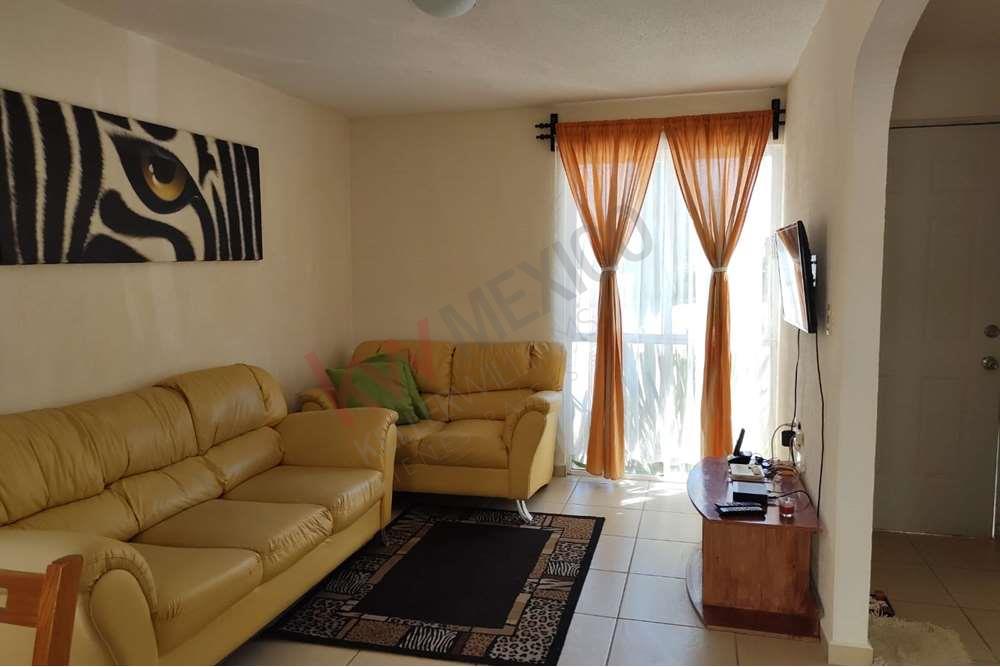 CASA AMUEBLADA Y EQUIPADA EN RENTA DENTRO DE PRIVADA CLAUSTROS DEL CAMPESTRE / CORREGIDORA / QUERETARO