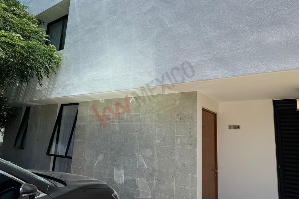 SE RENTA CASA AMPLIA EN SANTA FE, JURIQUILLA. CON EXCELENTES AMENIDADES Y EXCELENTE UBICACION.