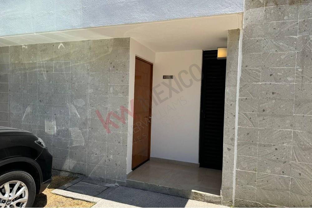 SE RENTA CASA AMPLIA EN SANTA FE, JURIQUILLA. CON EXCELENTES AMENIDADES Y EXCELENTE UBICACION.