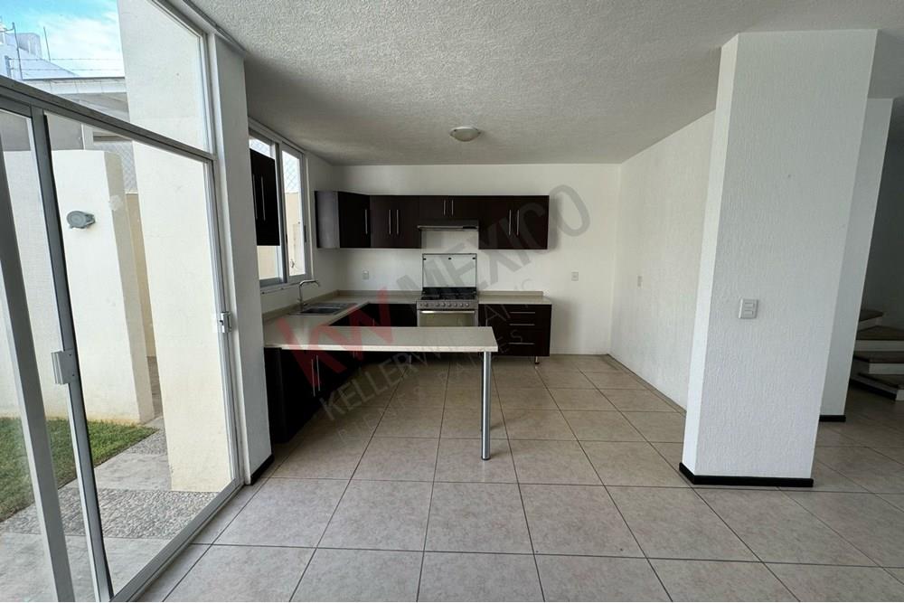 Se renta casa en condominio cerrado en Terranova Corregidora, casa de 3 recámaras