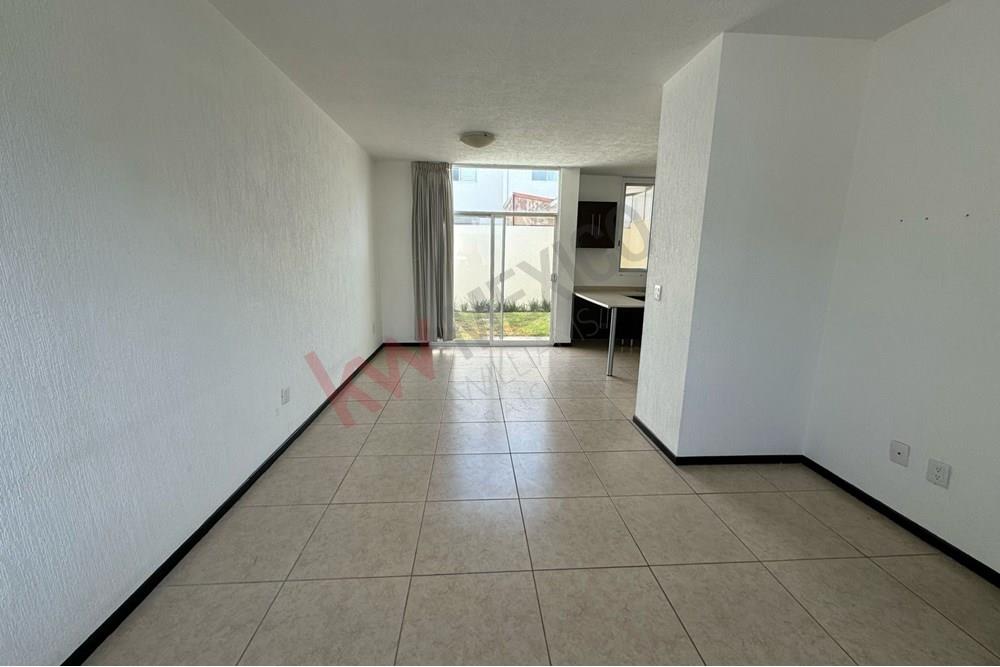 Se renta casa en condominio cerrado en Terranova Corregidora, casa de 3 recámaras