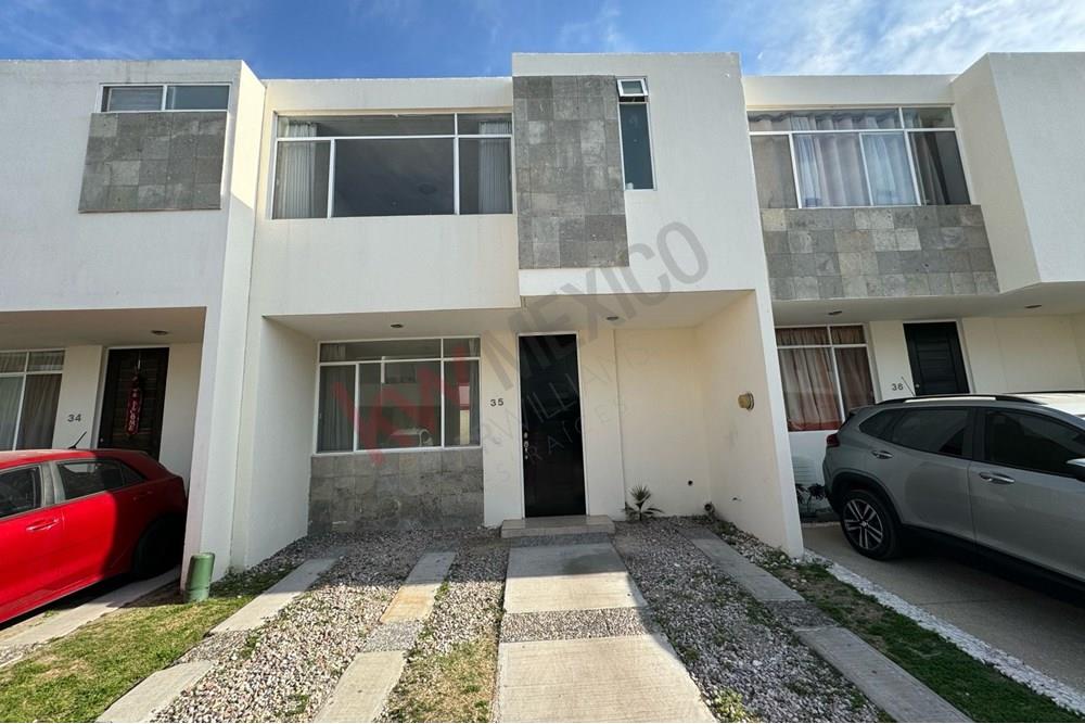 Se renta casa en condominio cerrado en Terranova Corregidora, casa de 3 recámaras