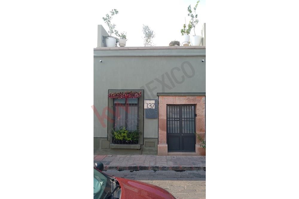 Descubre tu sueño hecho realidad: una casa de autor en el corazón de Querétaro. EN VENTA