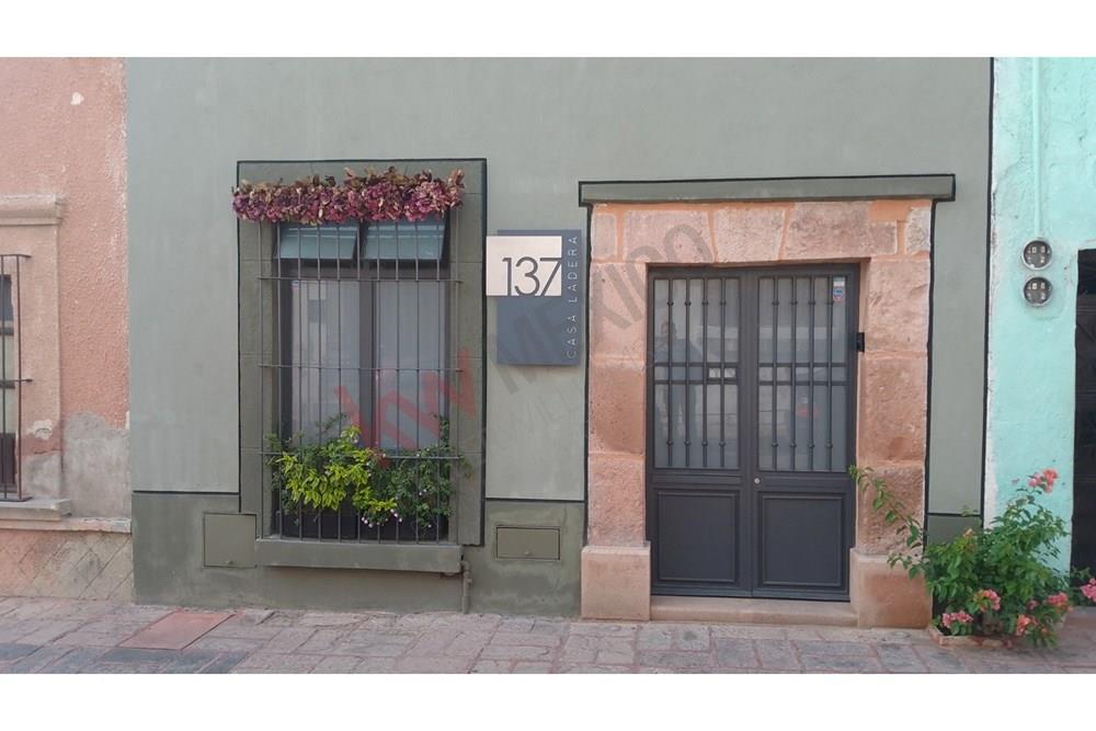 Descubre tu sueño hecho realidad: una casa de autor en el corazón de Querétaro. EN VENTA
