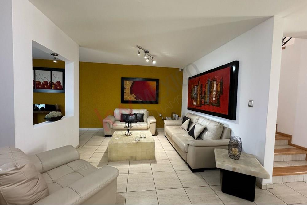 HERMOSA CASA AMUEBLADA PARA RENTA EN CENTRO SUR