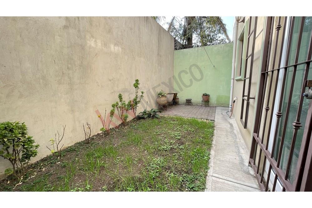 Venta Casa en Las Lomas Sector Jardines Garcia .